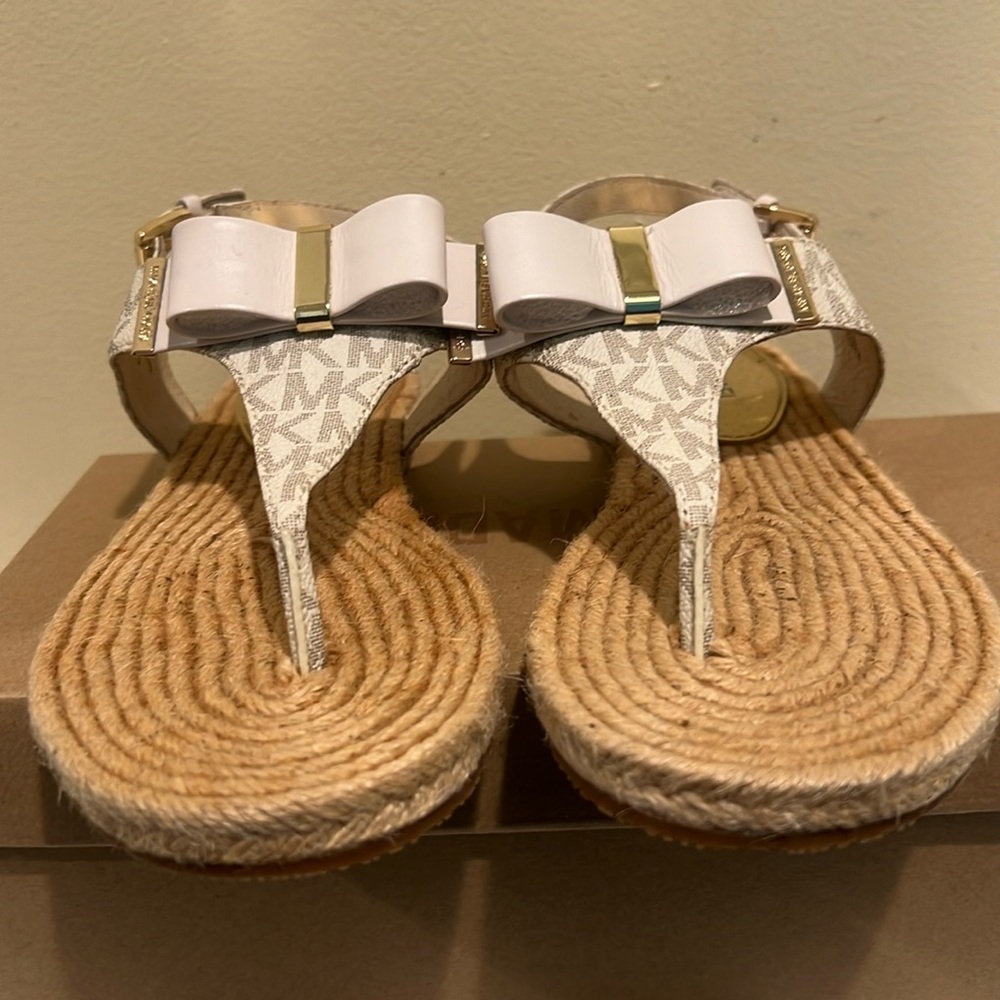 MICHAEL (Michael Kors) size 8 Signature Vanilla
